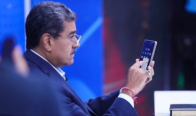 Canlı yayında telefonundaki WhatsApp'ı silen Maduro, 2 uygulamayı tavsiye etti