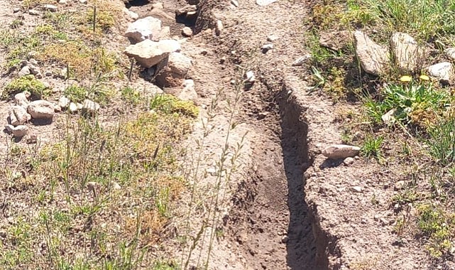 Çiftçi tarlaya gidemiyor!