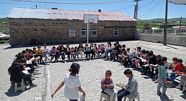 Gezici Kütüphane köy çocuklarını kitapla buluşturmaya devam ediyor
