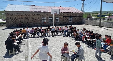 Gezici Kütüphane köy çocuklarını kitapla buluşturmaya devam ediyor