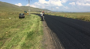 İl Genel Meclis Üyesi Karatay, köy yolları asfalt çalışmasını yerinde inceledi