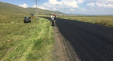 İl Genel Meclis Üyesi Karatay, köy yolları asfalt çalışmasını yerinde inceledi