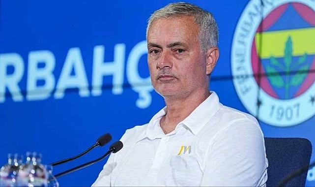 Jose Mourinho, Şampiyonlar Ligi hasreti 16 yıla çıkan Fenerbahçe'de bir ilki yaşadı