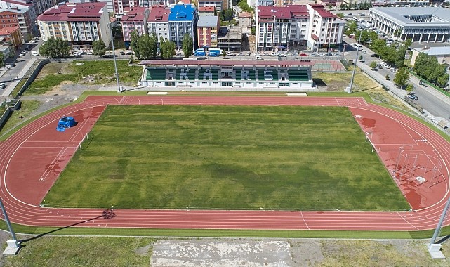 Karslı spor severler, stadyumun eksikliklerinin giderilmesini bekliyor