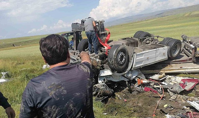 Kars'ta tırda sıkışan sürücüyü AFAD kurtardı