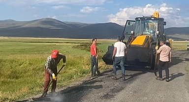 Köy yollarında çalışmalar devam ediyor