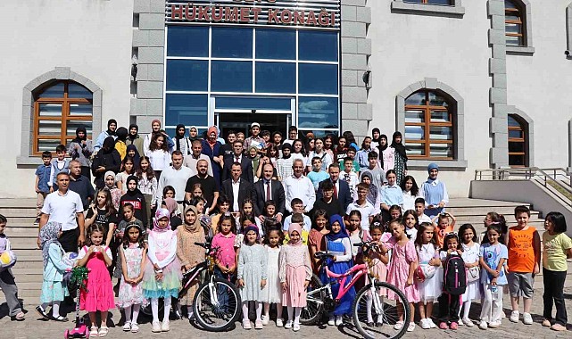 Oltu'da başarılı öğrenciler ödüllendirildi