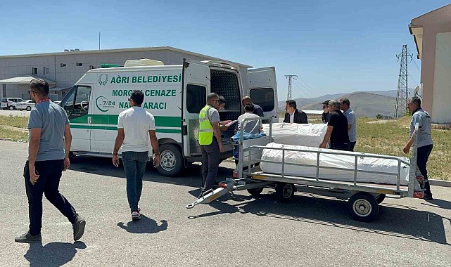 Otobüs kazasında hayatını kaybedenlerin cenazesi defnedilmek üzere Ağrı'ya getirildi