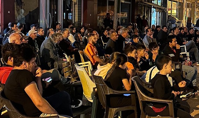 Posof Belediyesi milli maç heyecanını sokağa taşıdı