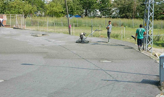 Posof'ta caddeler betonla kaplanıyor