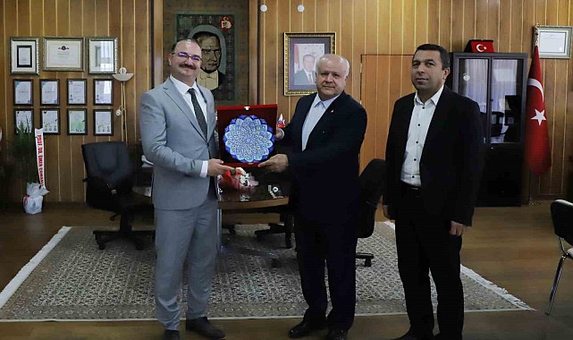 Rektör Hacımüftüoğlu'nun konuğu Başkonsolos Ebrahimi oldu