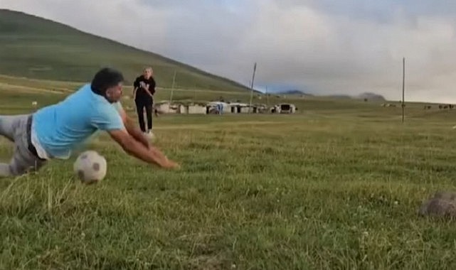 Şeki’li Zarife’nin en büyük hayali futbolcu olup milli formayı giymek