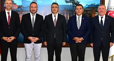 Serhat Ardahanspor’un yeni yönetimi Vali Çiçek’i ziyaret etti