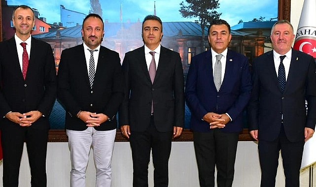 Serhat Ardahanspor’un yeni yönetimi Vali Çiçek’i ziyaret etti