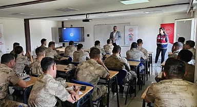 Sosyal Hizmetler, askeri personele “koruyucu ailenin” önemini anlattı