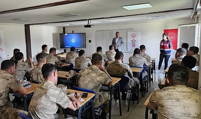 Sosyal Hizmetler, askeri personele “koruyucu ailenin” önemini anlattı