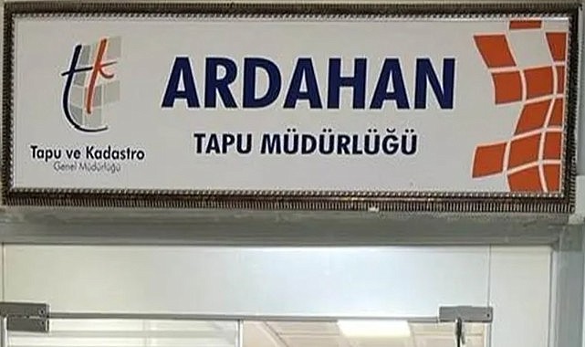Tapu Müdürlüğü’ndeki yoğunluk vatandaşı çileden çıkardı
