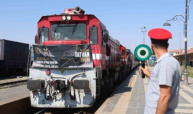 Turistik Tatvan treni Elazığ'da