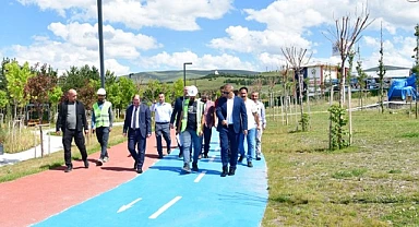 Vali çiçek, Millet Bahçesini gezdi
