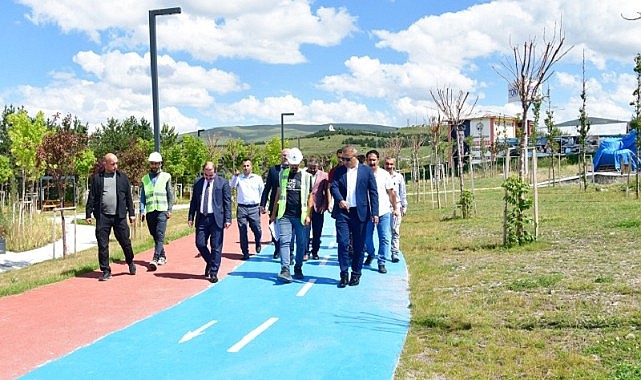 Vali çiçek, Millet Bahçesini gezdi