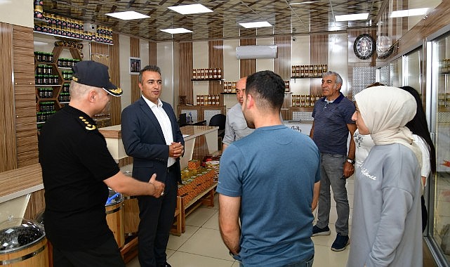 Vali Çiçek'ten esnaf ziyareti