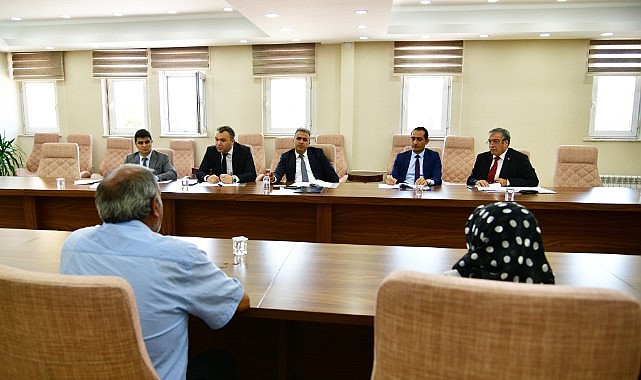 Vali Çiçek, vatandaşların sorunlarını dinledi