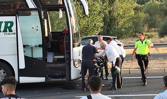 Yolcu otobüsüyle çarpışan motosikletteki şahıs hastanede vefat etti