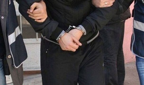 Ardahan'da hakkında kesinleşmiş hapis cezası bulunan firari İzmir'de yakalandı