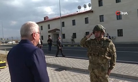 Bakan Güler, komando birliğinde incelemelerde bulundu