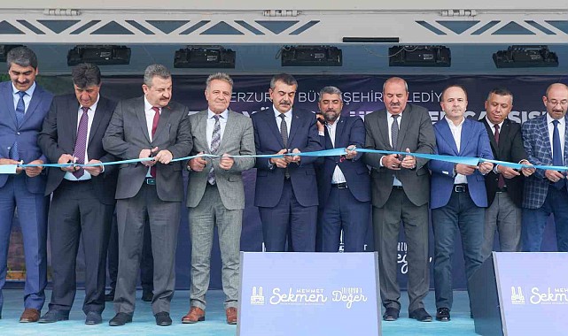 Bakan Tekin Erzurum'da yöresel ürünler çarşının açılışını yaptı