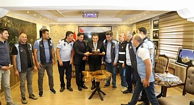 Başkan Demir, ‘Zabıta Haftası’nı pastayla kutladı