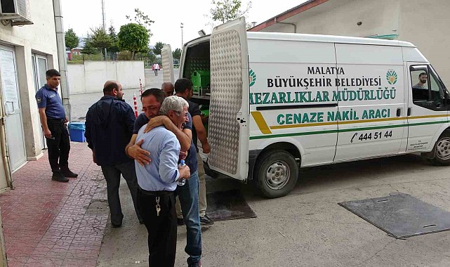 Boşanma aşamasındaki eşi tarafından vurulan kadın öldü
