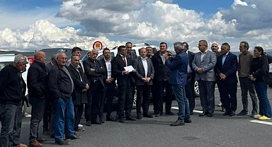 CHP Çıldır Örgütü, Âşık Şenlik Tünel kavşağında basın açıklaması yaptı