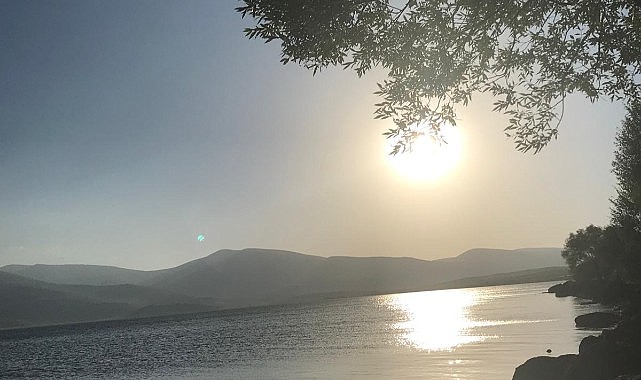 Çıldır Gölü'nde gün batımı büyüledi