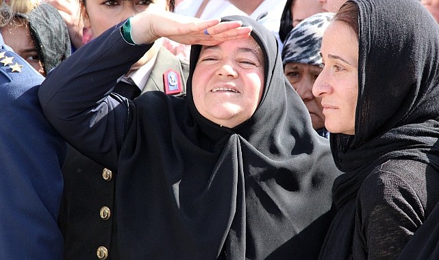 'Evlatsız yaşanır, vatansız yaşanmaz'