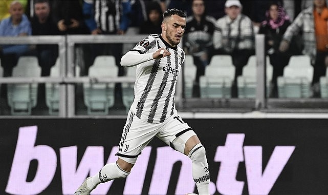 Fenerbahçe'nin transfer gündemindeki Filip Kostic, İstanbul'a geldi