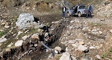 Göle'de sağanak yağış sele dönüştü: Su hattı hasar gördü