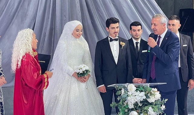Göleli iş insanı Fahri Altun’un kızı görkemli bir düğünle dünya evine girdi