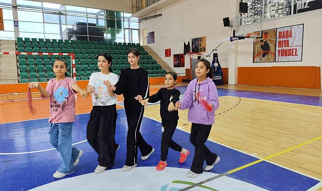 Iğdır'da halkoyunları kursları devam ediyor
