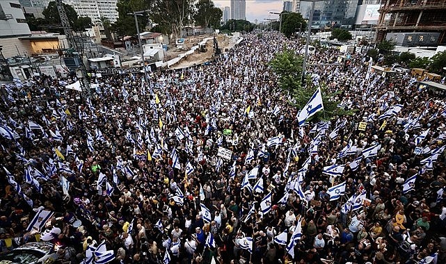 İsrail'de, Gazze'de ateşkes anlaşması imzalamayan Netanyahu hükümeti protesto ediliyor
