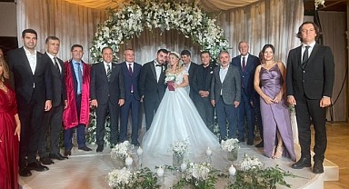 İstanbul’da, iş dünyası ve siyasetçileri buluşturan düğün