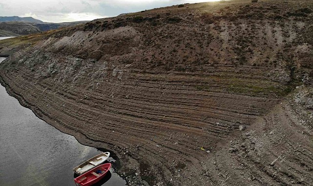 Kars'ta baraj suları 40 metre çekildi