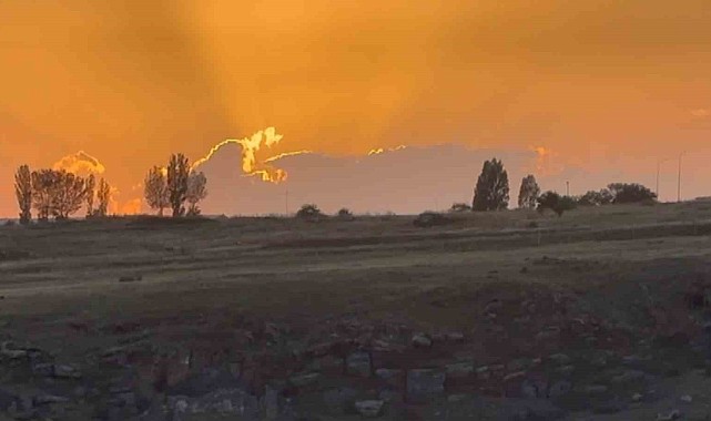 Kars'ta gökyüzü kızardı, görenler büyülendi