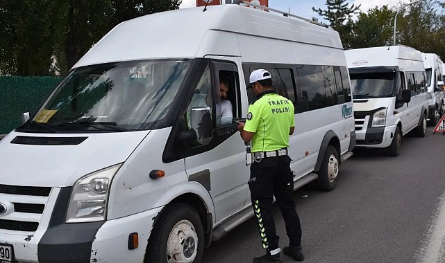 Kars'ta okul servisleri ve çevreleri denetlendi