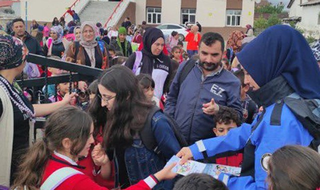 Kars'ta polis öğrencileri bilgilendirdi