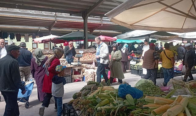 Kışlık sebze ve meyveler tezgahları süslemeye başladı