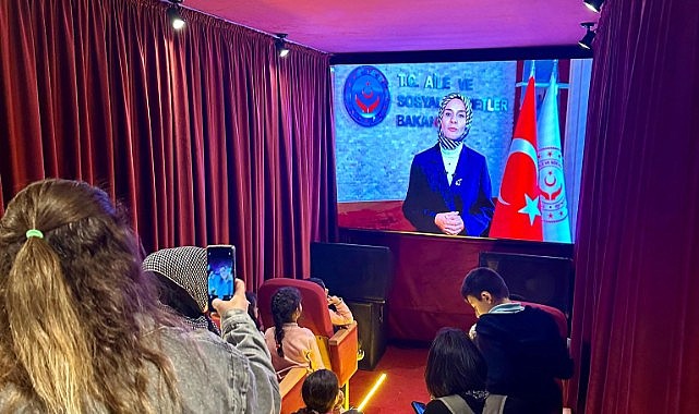 Mobil sahne ile öğrencilere uyum eğitimleri verildi