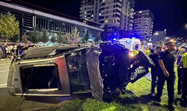 Önündeki araca çarpan otomobil 60 metre sürüklendi: 1'i ağır 3 yaralı