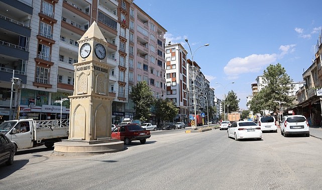 Pazarcık’taki saat kulesi 19 aydır 4.17’yi gösteriyor