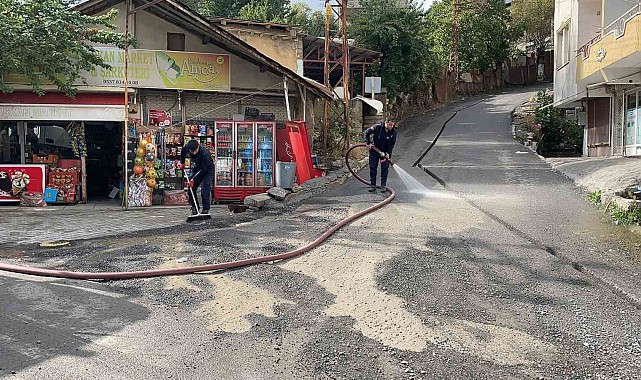 Selden sonra caddeler tazyikli suyla yıkandı